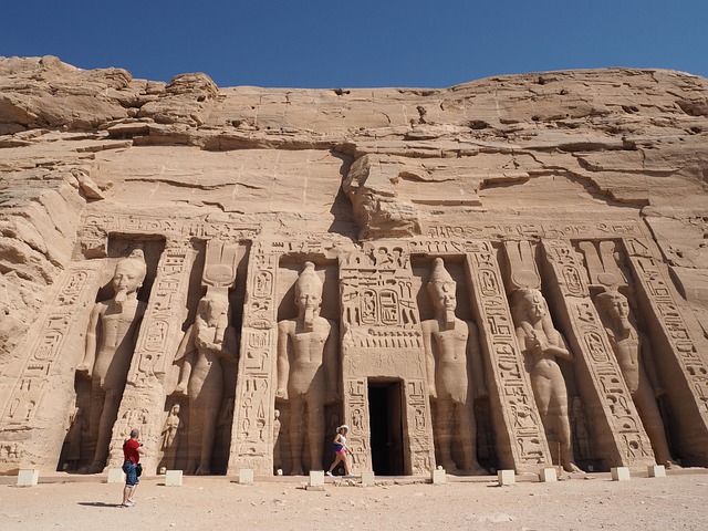 abu-simbel-temple